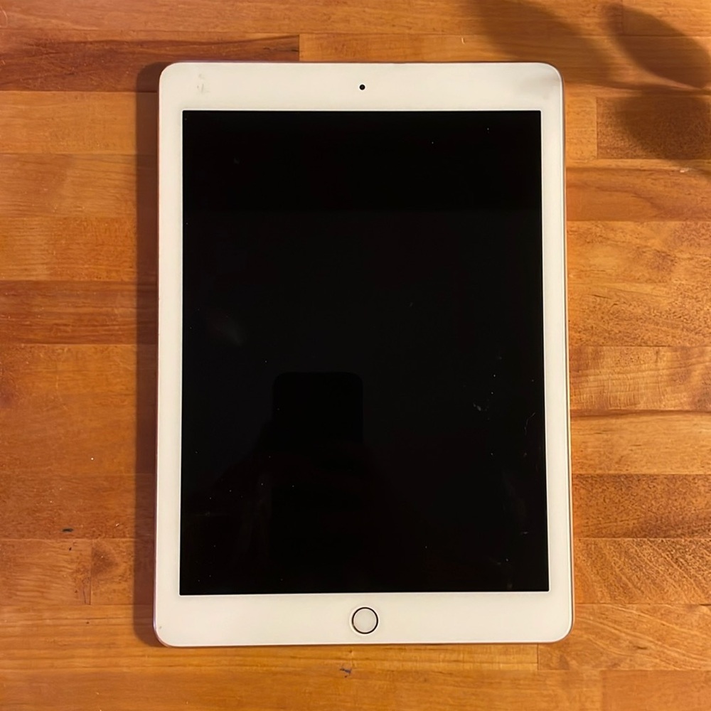 COPY - iPad Pro 9.7 first gen Rose gold 256GB